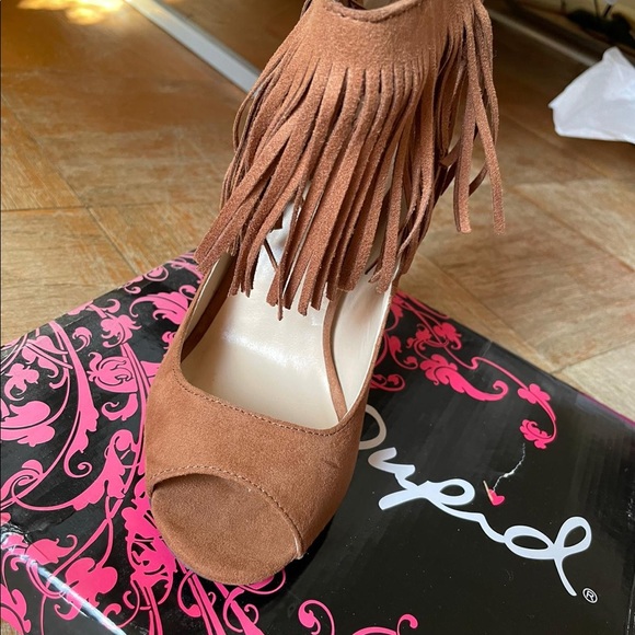 Heels - Picture 4 of 5